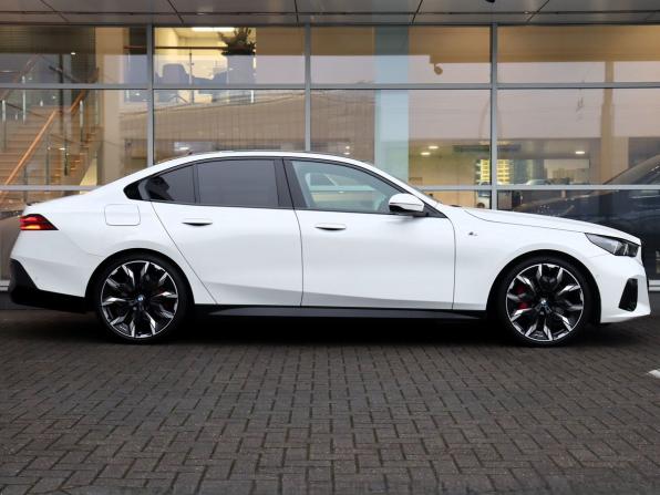BMW 5 серии VIII (G60/G61/G68) с пробегом 2023 года, цена 8 290 000 рублей, 6710 км, седан, Автокод Объявления