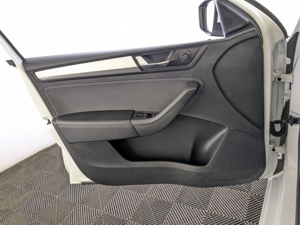 Skoda Rapid II с пробегом 2020 года, цена 1 350 000 рублей, 98988 км, лифтбек, Автокод Объявления