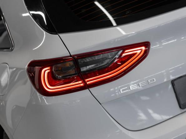 Kia Ceed III Рестайлинг с пробегом 2022 года, цена 2 390 000 рублей, 52479 км, хэтчбек, Автокод Объявления