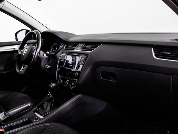 Skoda Octavia III (A7) Рестайлинг с пробегом 2017 года, цена 1 739 000 рублей, 124551 км, лифтбек, Автокод Объявления