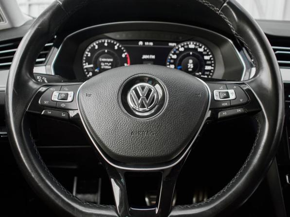 Volkswagen Passat B8 с пробегом 2019 года, цена 2 200 000 рублей, 71191 км, седан, Автокод Объявления