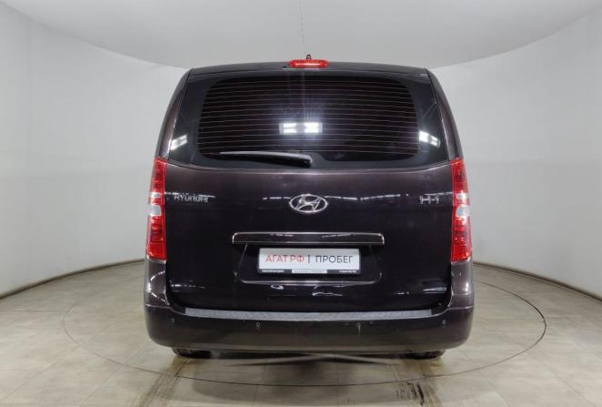Hyundai H-1 II Рестайлинг 2 с пробегом 2018 года, цена 2 090 000 рублей, 193000 км, минивэн, Автокод Объявления