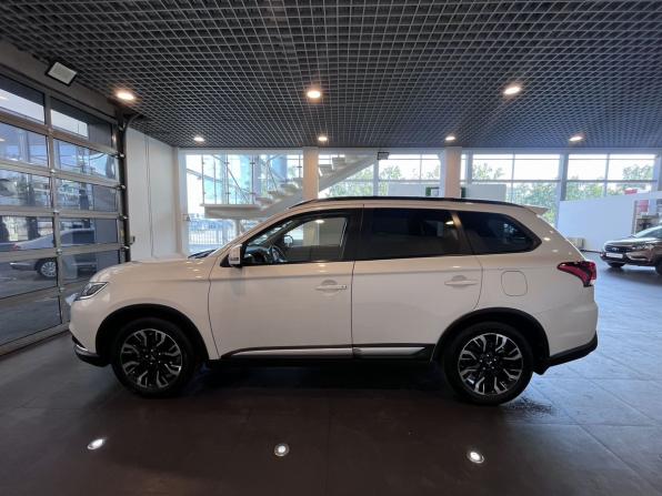 Mitsubishi Outlander III Рестайлинг 3 с пробегом 2022 года, цена 2 990 000 рублей, 46782 км, внедорожник, Автокод Объявления