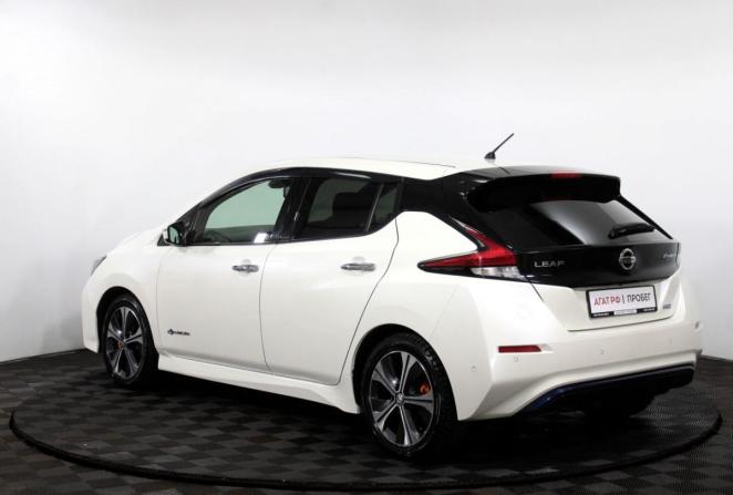 Nissan Leaf II (ZE1) с пробегом 2018 года, цена 1 590 000 рублей, 60712 км, хэтчбек, Автокод Объявления