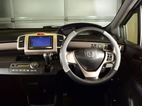 Honda Freed I Рестайлинг с пробегом 2013 года, цена 1 119 995 рублей, 216388 км, компактвэн, Автокод Объявления