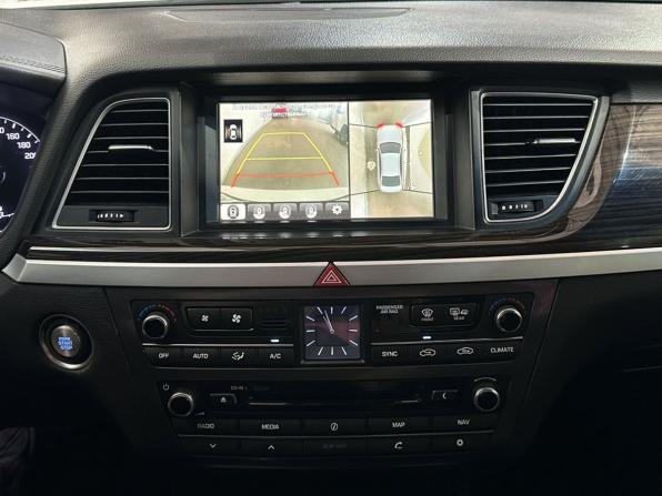 Hyundai Genesis II с пробегом 2014 года, цена 1 720 000 рублей, 202483 км, седан, Автокод Объявления