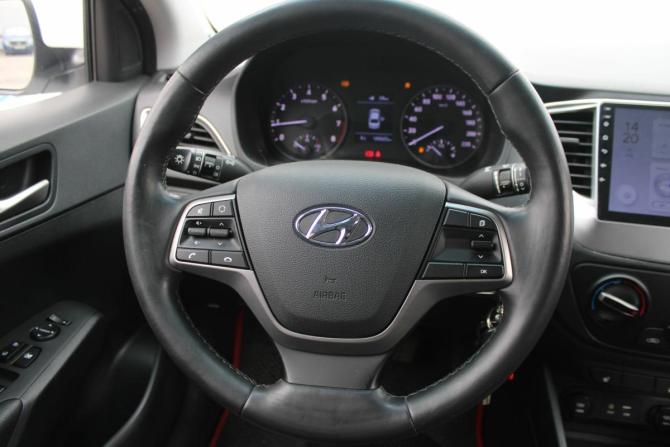 Hyundai Solaris II с пробегом 2018 года, цена 1 050 000 рублей, 186000 км, седан, Автокод Объявления