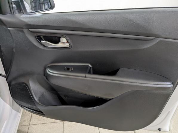 Kia Rio IV Рестайлинг с пробегом 2021 года, цена 1 725 000 рублей, 35810 км, седан, Автокод Объявления
