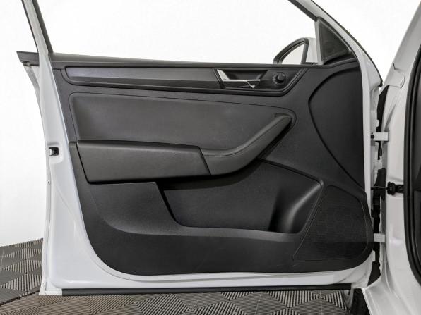 Skoda Rapid II с пробегом 2021 года, цена 1 350 000 рублей, 175004 км, лифтбек, Автокод Объявления