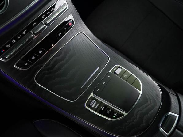 Mercedes-Benz E-Класс V (W213 S213 C238) Рестайлинг с пробегом 2021 года, цена 4 399 077 рублей, 70578 км, седан, Автокод Объявления