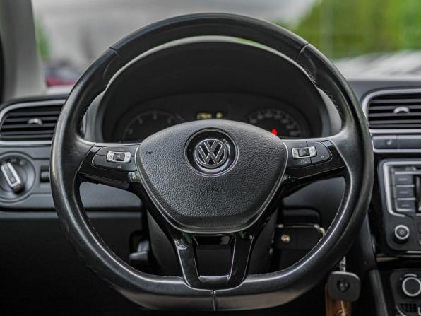 Volkswagen Polo V Рестайлинг с пробегом 2017 года, цена 1 120 000 рублей, 98977 км, седан, Автокод Объявления