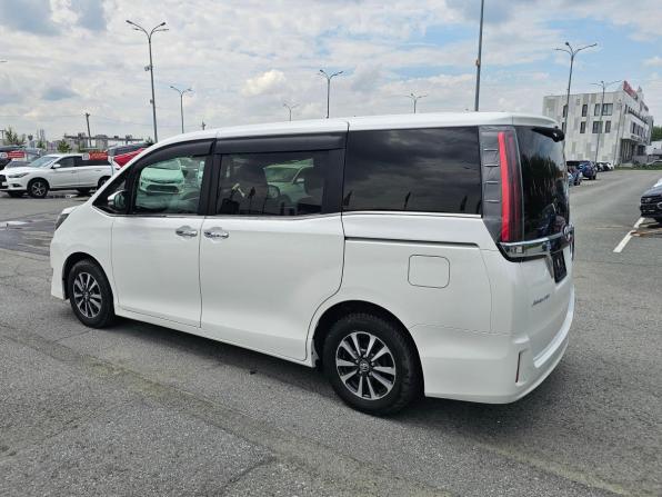 Toyota Esquire I Рестайлинг с пробегом 2018 года, цена 2 199 995 рублей, 106214 км, минивэн, Автокод Объявления