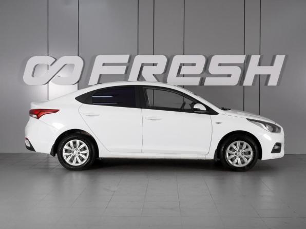 Hyundai Solaris II с пробегом 2017 года, цена 1 449 000 рублей, 120740 км, седан, Автокод Объявления