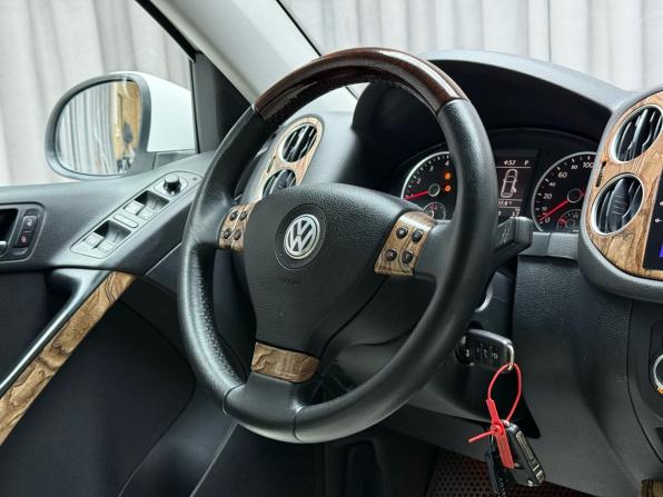 Volkswagen Tiguan I с пробегом 2010 года, цена 1 069 000 рублей, 254931 км, внедорожник, Автокод Объявления