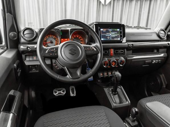 Suzuki Jimny IV с пробегом 2021 года, цена 3 280 000 рублей, 29452 км, внедорожник, Автокод Объявления