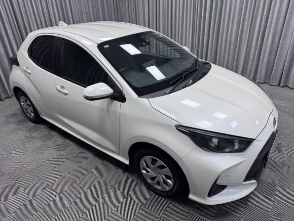 Toyota Yaris IV с пробегом 2020 года, цена 1 400 000 рублей, 65289 км, хэтчбек, Автокод Объявления