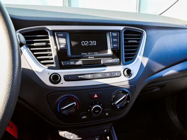 Hyundai Solaris II с пробегом 2017 года, цена 1 299 000 рублей, 28468 км, седан, Автокод Объявления