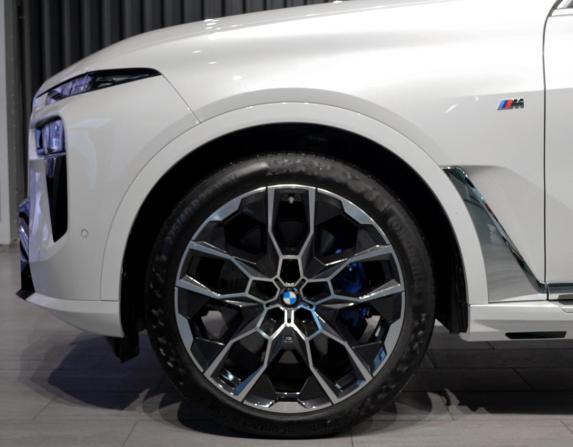 BMW X7 I (G07) Рестайлинг с пробегом 2023 года, цена 13 300 000 рублей, 3455 км, внедорожник, Автокод Объявления