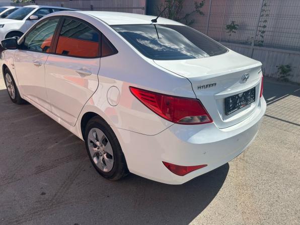 Hyundai Solaris I Рестайлинг с пробегом 2015 года, цена 799 900 рублей, 123000 км, седан, Автокод Объявления