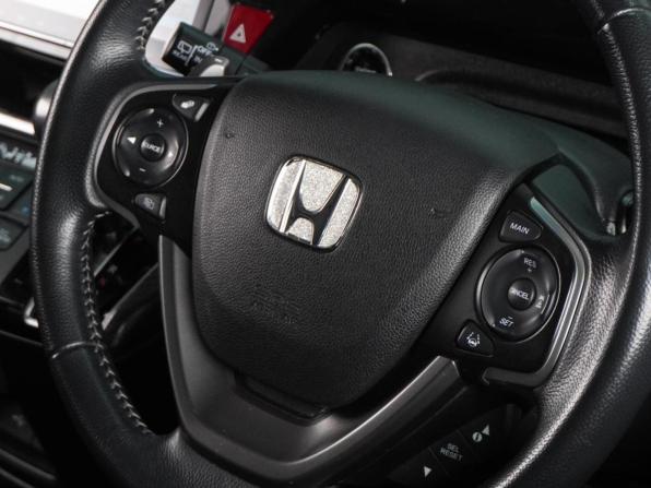 Honda Stepwgn V Рестайлинг с пробегом 2017 года, цена 2 589 000 рублей, 99376 км, минивэн, Автокод Объявления