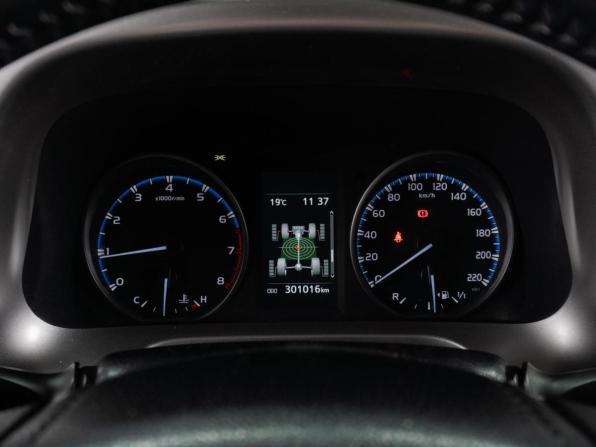 Toyota RAV4 IV (XA40) Рестайлинг с пробегом 2017 года, цена 1 750 000 рублей, 301016 км, внедорожник, Автокод Объявления