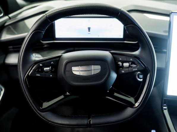 Geely Atlas II с пробегом 2023 года, цена 2 360 000 рублей, 80284 км, внедорожник, Автокод Объявления