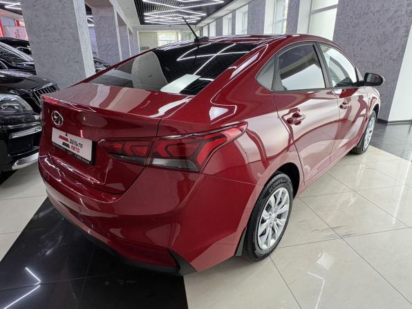 Hyundai Solaris II с пробегом 2018 года, цена 1 095 000 рублей, 132471 км, седан, Автокод Объявления
