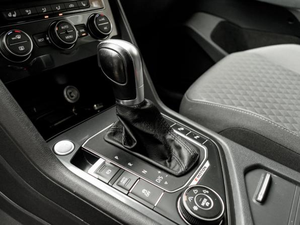 Volkswagen Tiguan II с пробегом 2017 года, цена 1 895 000 рублей, 239496 км, внедорожник, Автокод Объявления