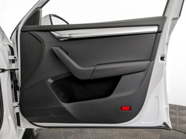 Skoda Octavia III (A7) Рестайлинг с пробегом 2019 года, цена 1 350 000 рублей, 123208 км, лифтбек, Автокод Объявления