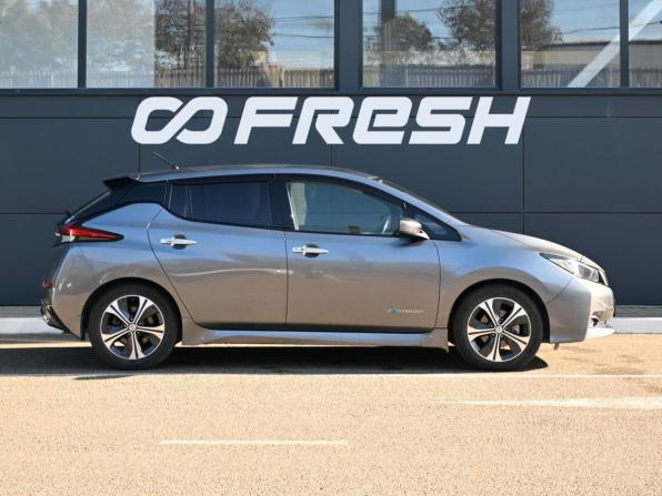 Nissan Leaf II (ZE1) с пробегом 2018 года, цена 1 649 000 рублей, 105584 км, хэтчбек, Автокод Объявления