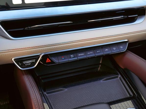 Geely Monjaro I с пробегом 2024 года, цена 3 449 000 рублей, 38073 км, внедорожник, Автокод Объявления