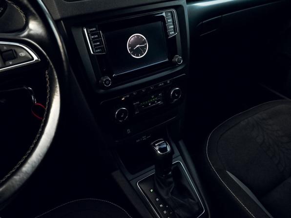 Skoda Yeti I Рестайлинг с пробегом 2017 года, цена 1 499 000 рублей, 109804 км, внедорожник, Автокод Объявления