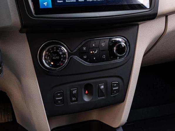 Renault Logan II с пробегом 2015 года, цена 760 000 рублей, 113048 км, седан, Автокод Объявления