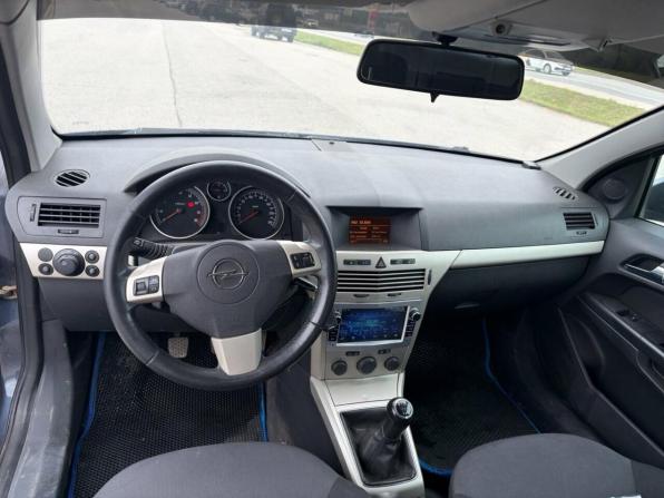 Opel Astra H Рестайлинг с пробегом 2008 года, цена 445 000 рублей, 203922 км, седан, Автокод Объявления