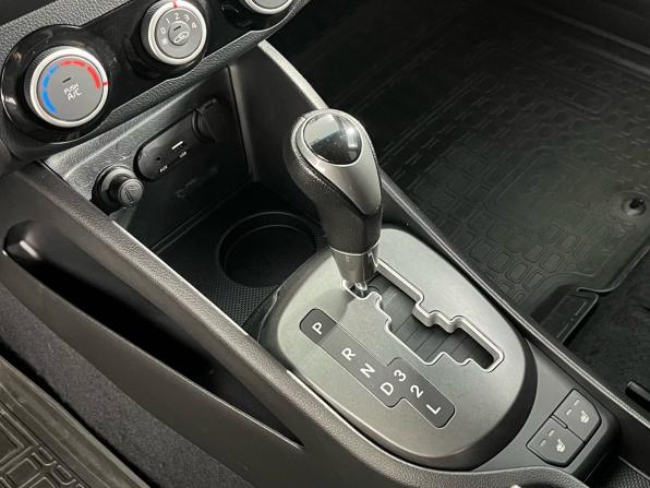 Kia Rio III Рестайлинг с пробегом 2016 года, цена 950 000 рублей, 86089 км, хэтчбек, Автокод Объявления