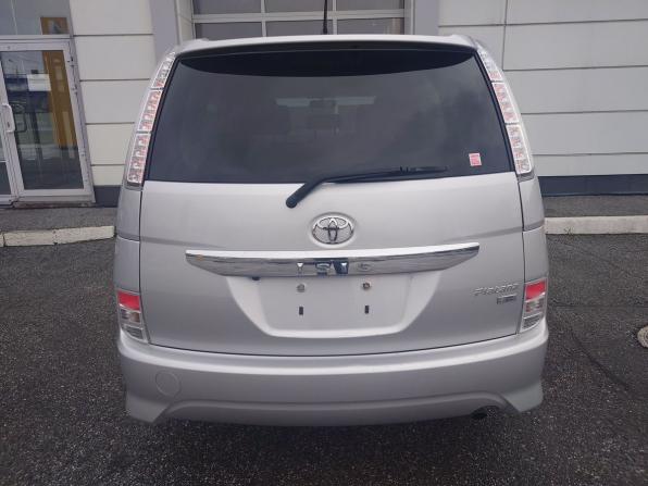 Toyota ISis I Рестайлинг с пробегом 2012 года, цена 1 350 000 рублей, 92650 км, компактвэн, Автокод Объявления