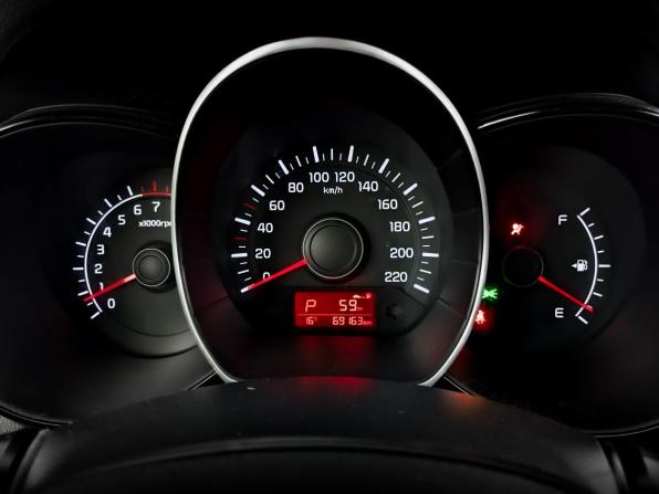 Kia Rio III Рестайлинг с пробегом 2017 года, цена 1 320 000 рублей, 69162 км, хэтчбек, Автокод Объявления