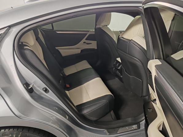 Lexus ES VII Рестайлинг с пробегом 2021 года, цена 4 555 000 рублей, 70321 км, седан, Автокод Объявления