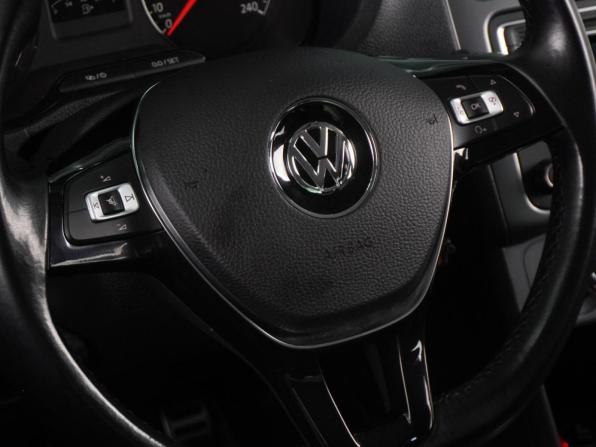 Volkswagen Polo V Рестайлинг с пробегом 2017 года, цена 1 074 000 рублей, 146864 км, седан, Автокод Объявления