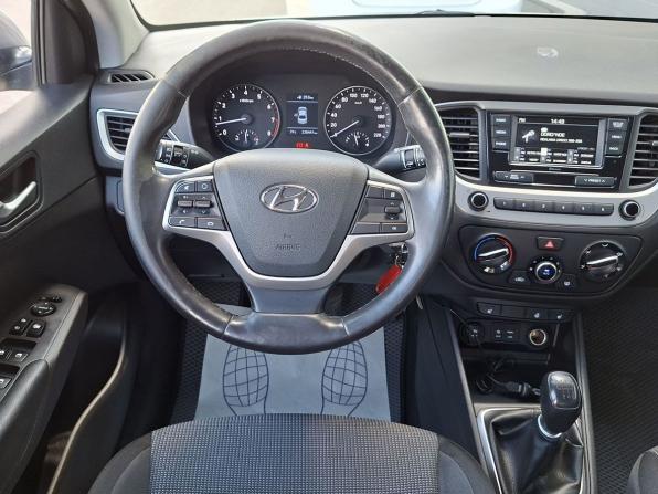 Hyundai Solaris II с пробегом 2017 года, цена 1 047 000 рублей, 238257 км, седан, Автокод Объявления