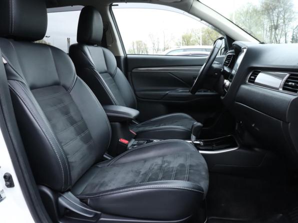 Mitsubishi Outlander III Рестайлинг 3 с пробегом 2021 года, цена 2 400 000 рублей, 128897 км, внедорожник, Автокод Объявления