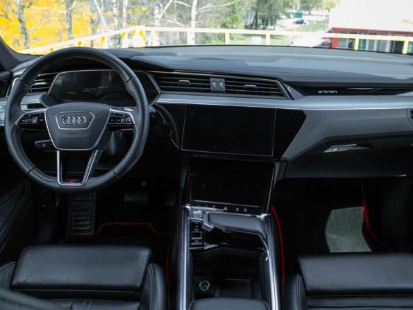 Audi e-tron I с пробегом 2020 года, цена 4 300 000 рублей, 98210 км, внедорожник, Автокод Объявления