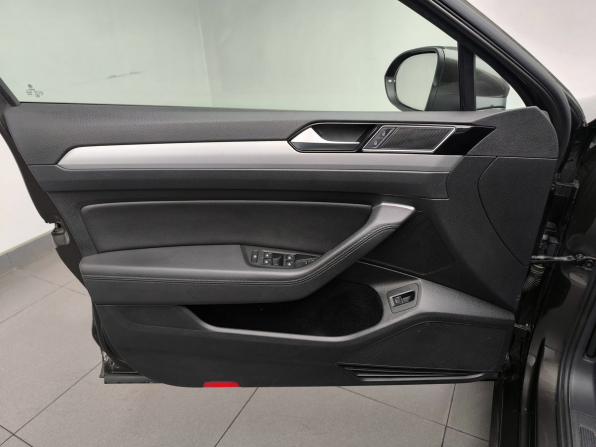 Volkswagen Passat B8 с пробегом 2017 года, цена 1 749 000 рублей, 134131 км, седан, Автокод Объявления