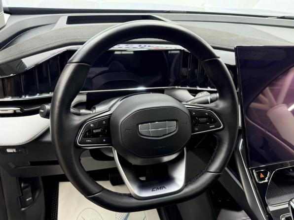 Geely Atlas II с пробегом 2024 года, цена 3 090 000 рублей, 45768 км, внедорожник, Автокод Объявления