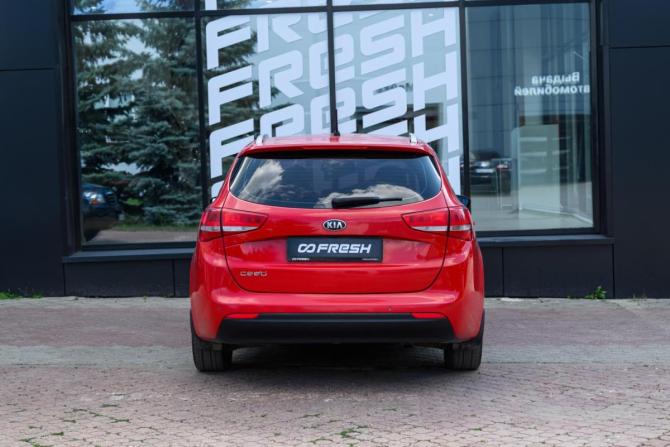 Kia Ceed II Рестайлинг с пробегом 2015 года, цена 1 049 000 рублей, 135000 км, универсал, Автокод Объявления