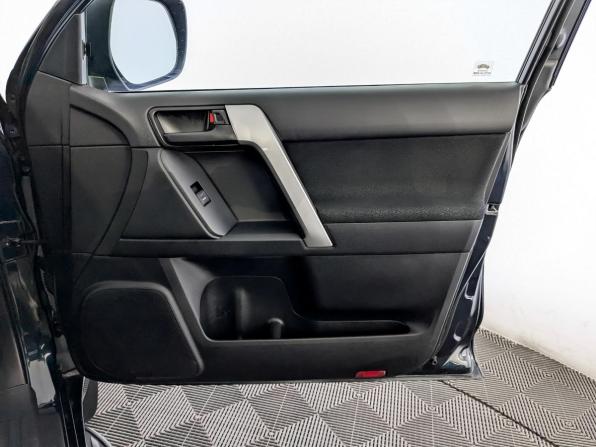 Toyota Land Cruiser Prado 150 Series Рестайлинг 2 с пробегом 2018 года, цена 4 655 000 рублей, 97640 км, внедорожник, Автокод Объявления