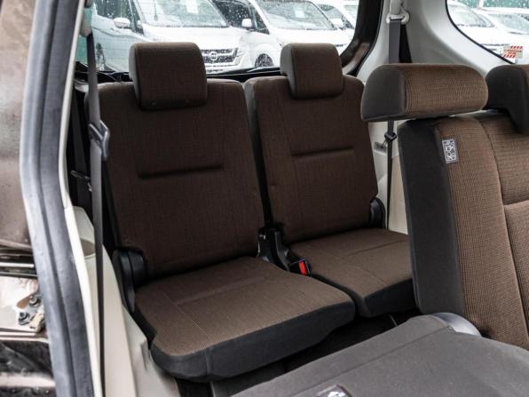 Toyota Sienta II с пробегом 2015 года, цена 1 530 000 рублей, 39763 км, компактвэн, Автокод Объявления