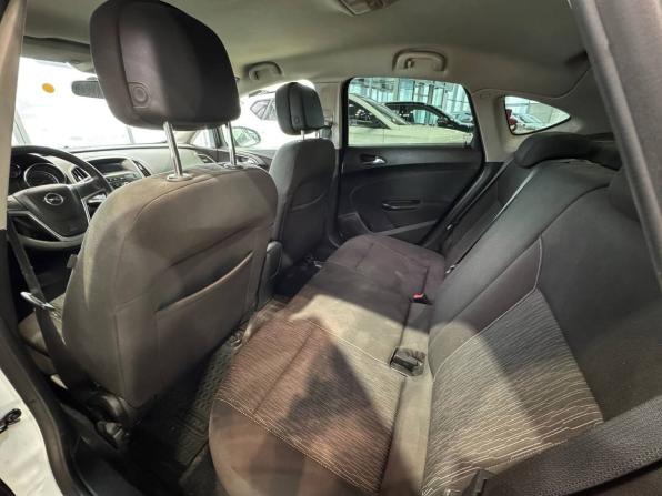 Opel Astra J Рестайлинг с пробегом 2013 года, цена 620 000 рублей, 246392 км, седан, Автокод Объявления
