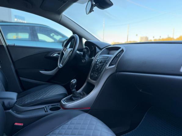 Opel Astra J с пробегом 2011 года, цена 555 000 рублей, 227465 км, хэтчбек, Автокод Объявления