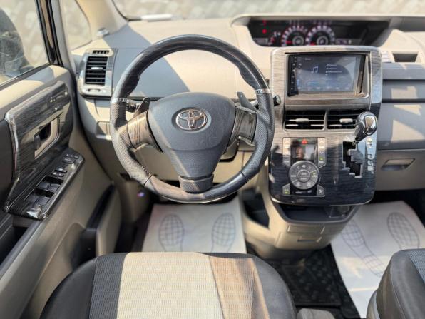 Toyota Voxy II (R70) с пробегом 2008 года, цена 1 575 000 рублей, 146500 км, минивэн, Автокод Объявления